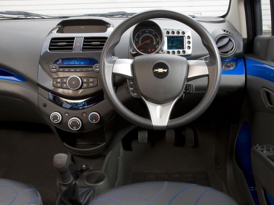  Chevrolet Spark 2011 года  (UK) (фото 14 из 16)
